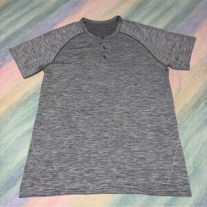 Lululemon Short Sleeve Henley Top Shirt Gray Ventilation Tee Men’s M Buttoned